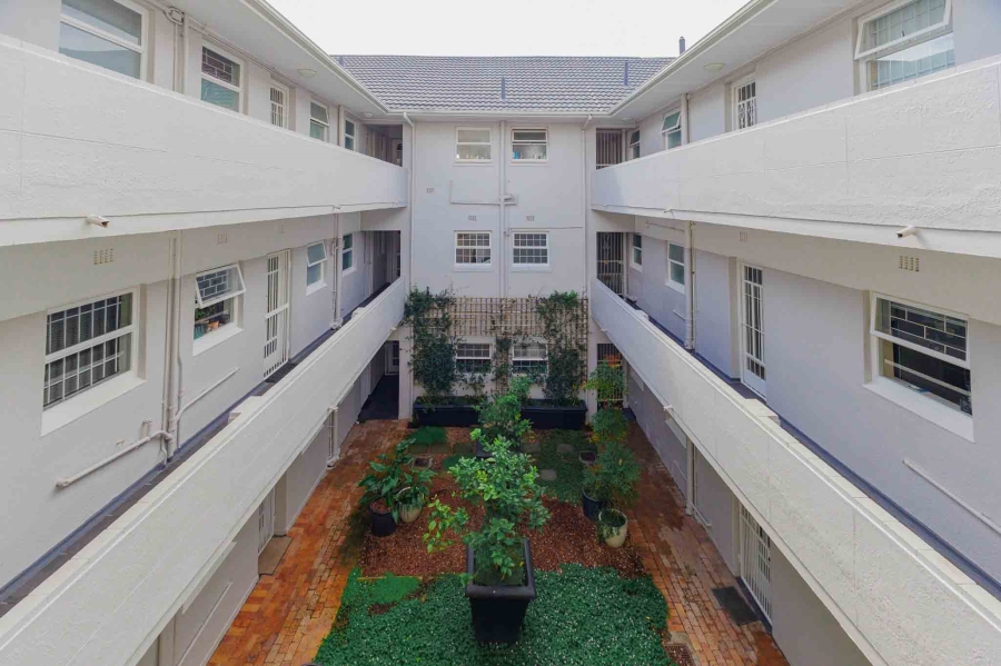 To Let 1 Bedroom Property for Rent in Bantry Bay Western Cape